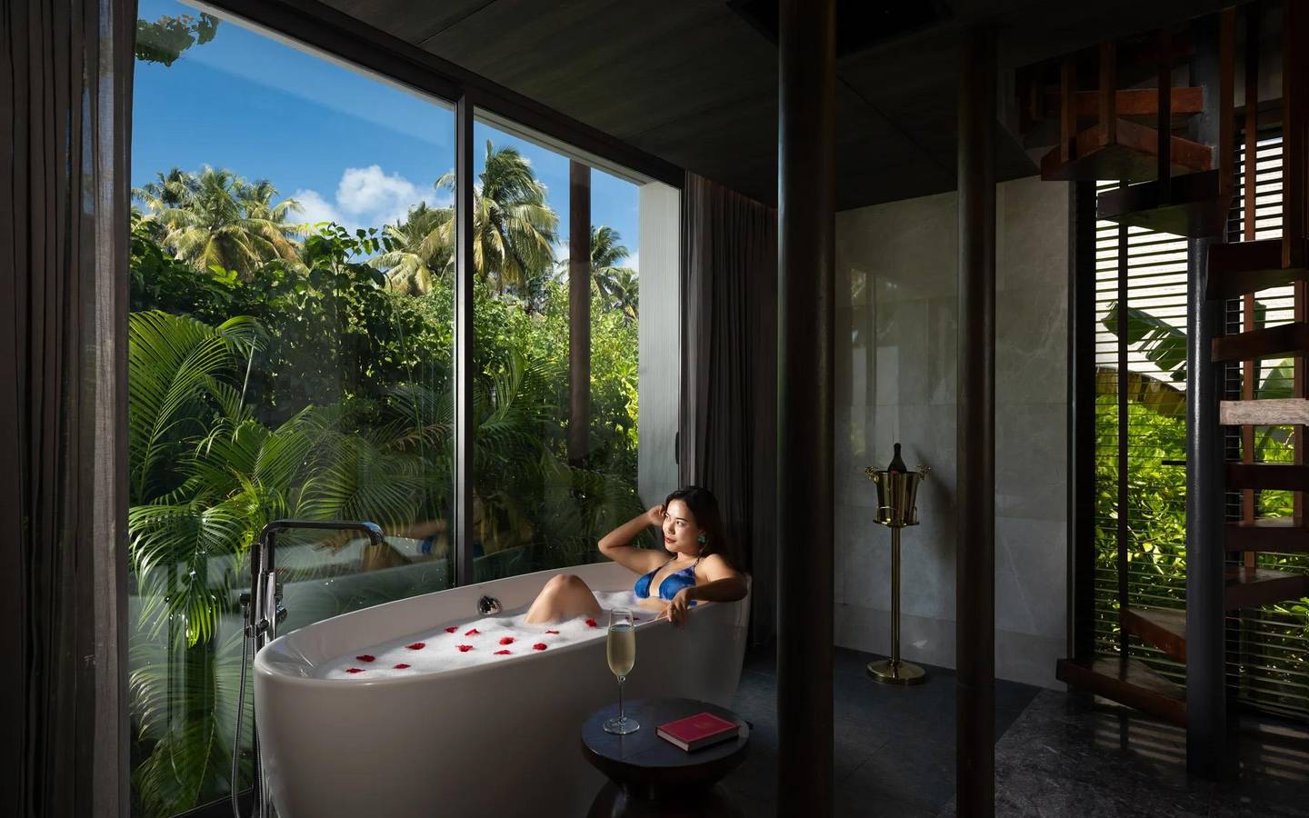 Madifushi_Private_Island_Maldives_Bella_Six_Villa_Bathroom