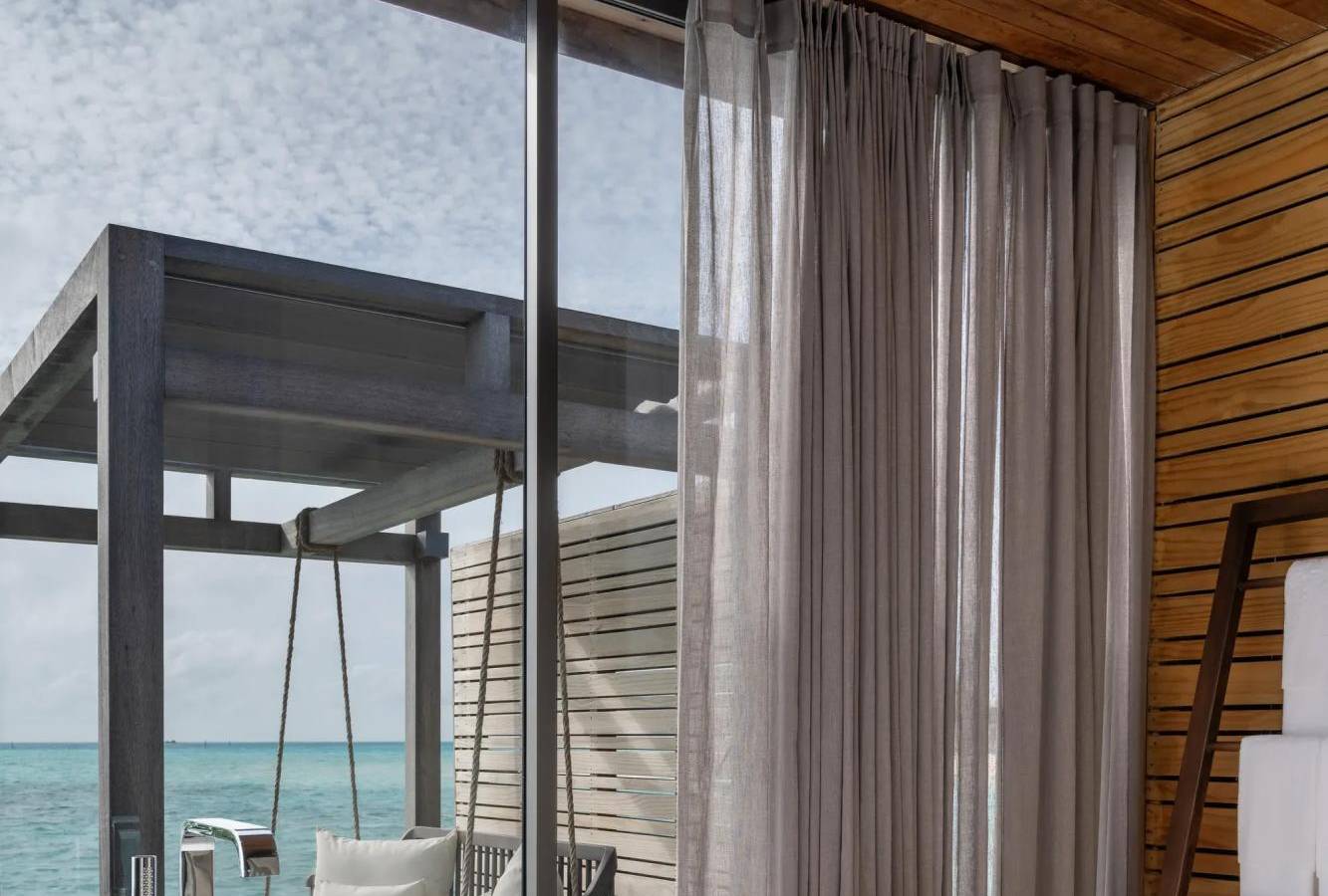 Madifushi_Private_Island_Maldives_Sunrise_Pool_Villa_Badezimmer