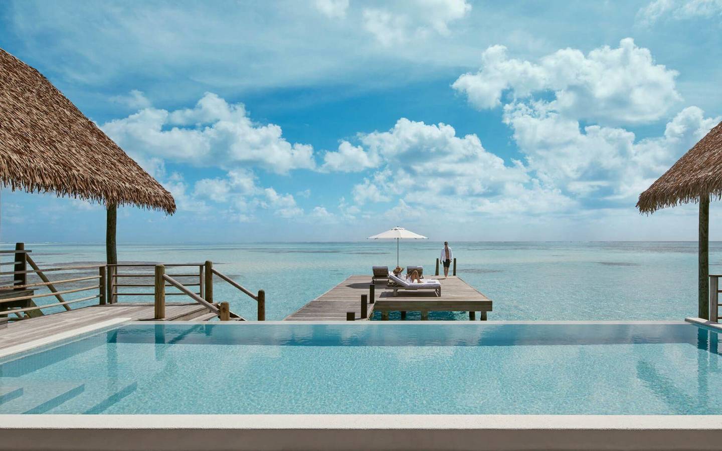 2 Bedroom Water Villa mit Pool