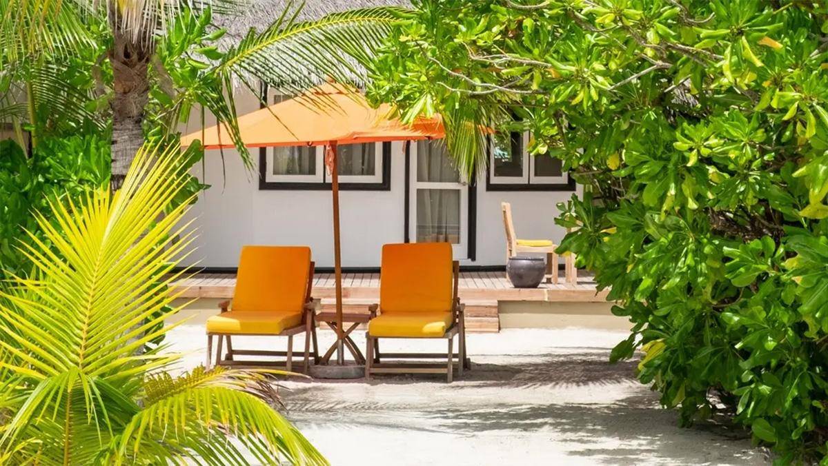 Angsana_Velavaru_Beachfront_Villa_2