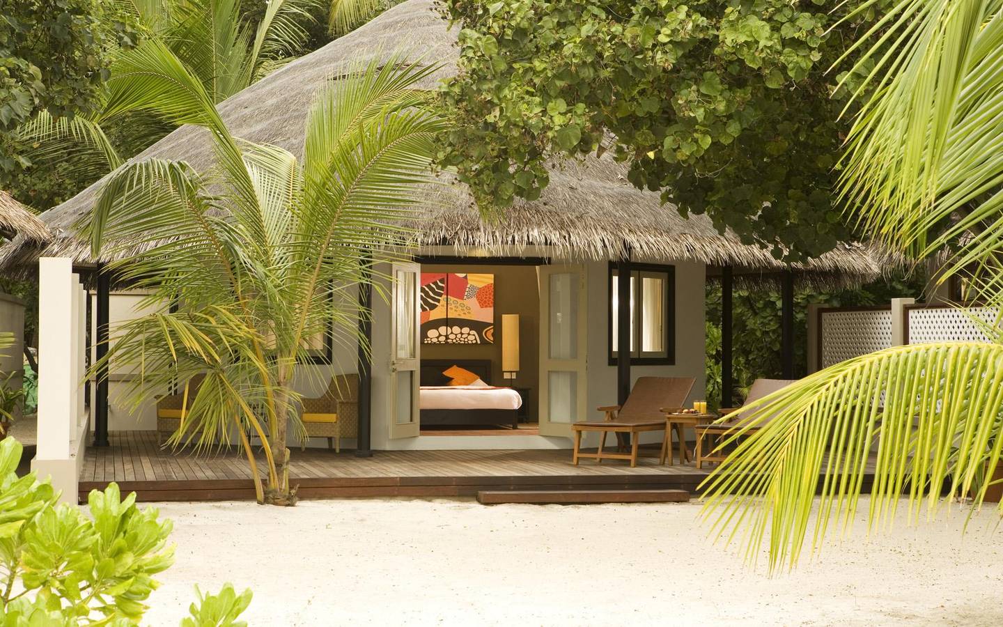 Angsana_Velavaru_Beachfront_Villa_3