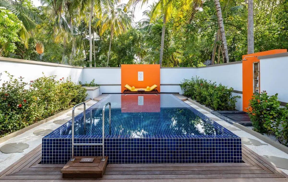 Angsana-Velavaru-Deluxe-Beachfront Villa-3