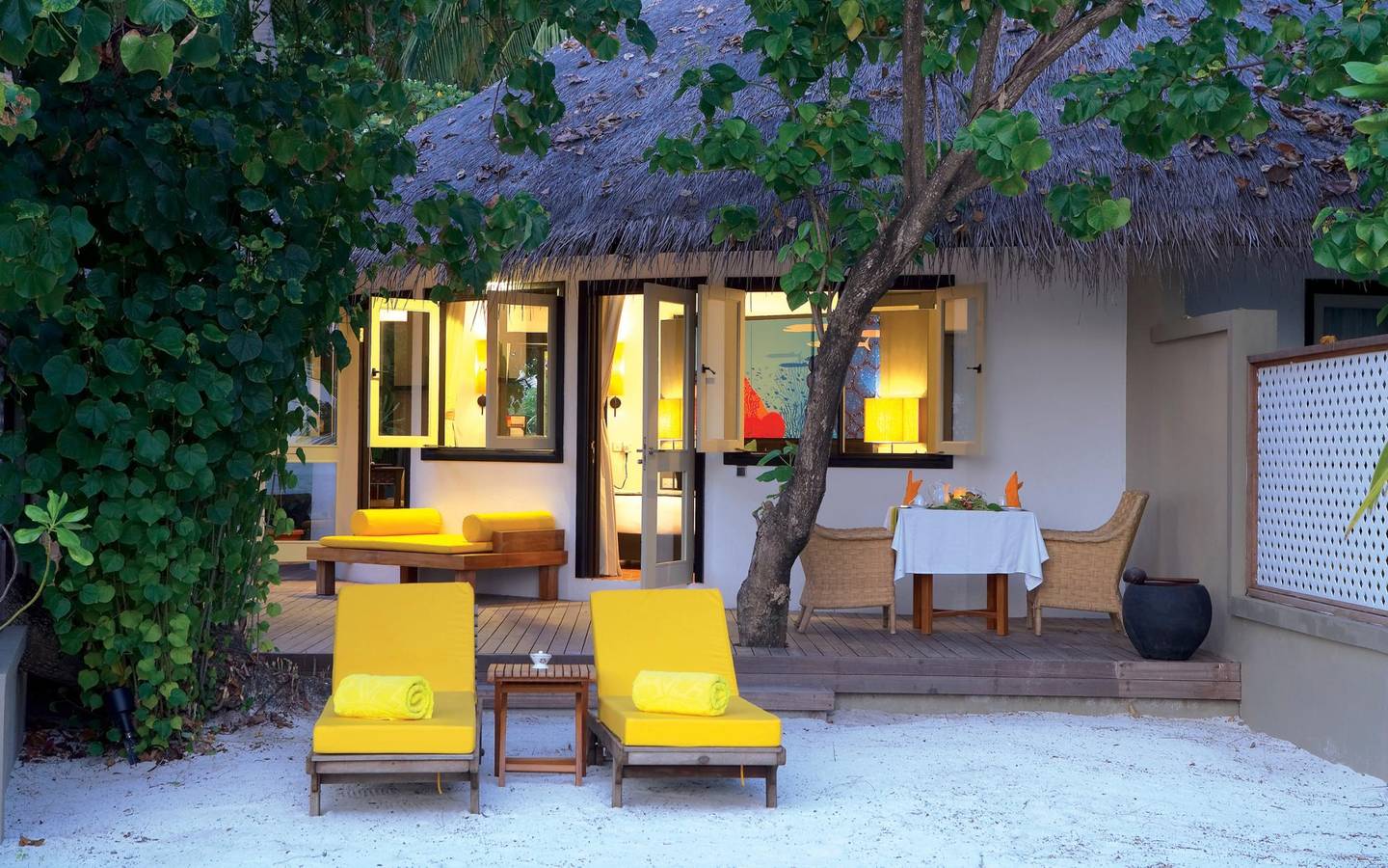 Angsana-Velavaru-Deluxe-Beachfront Villa-5