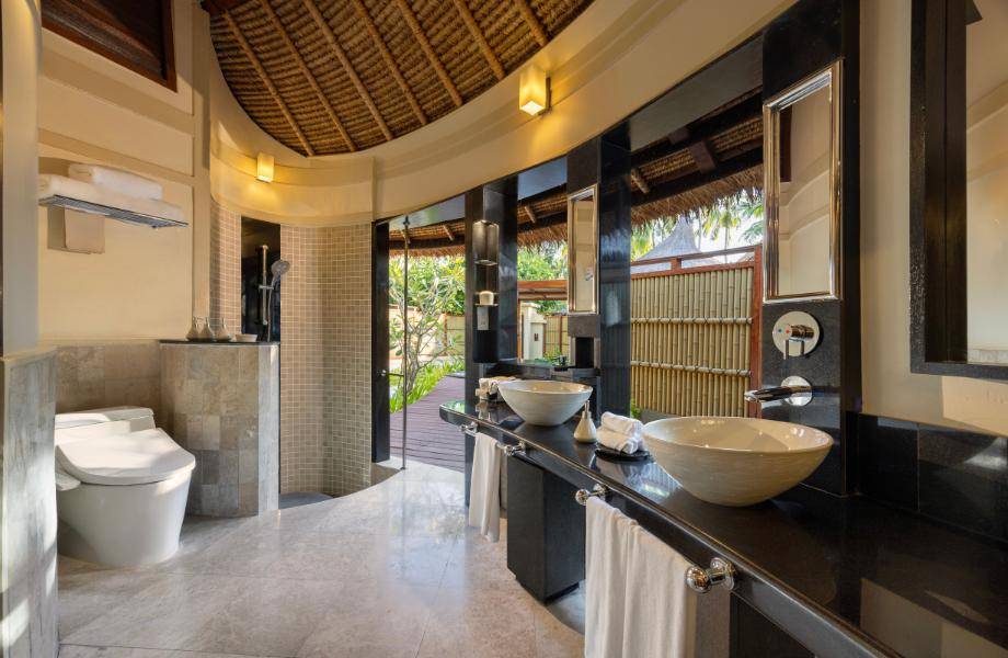 Beachfront Sunset View Pool Villa