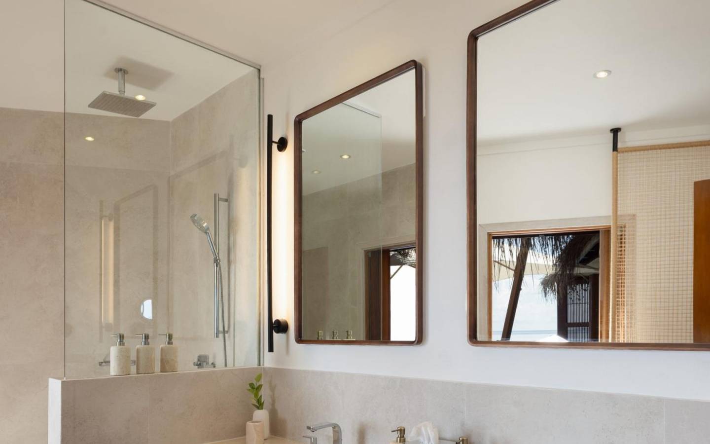 V-Villas -Maldives-at-Mirihi-Overwater-Villa-Badezimmer