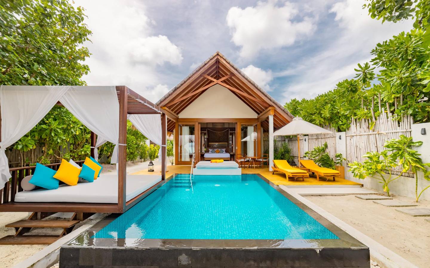 Furaveri - Beach Villa with Pool