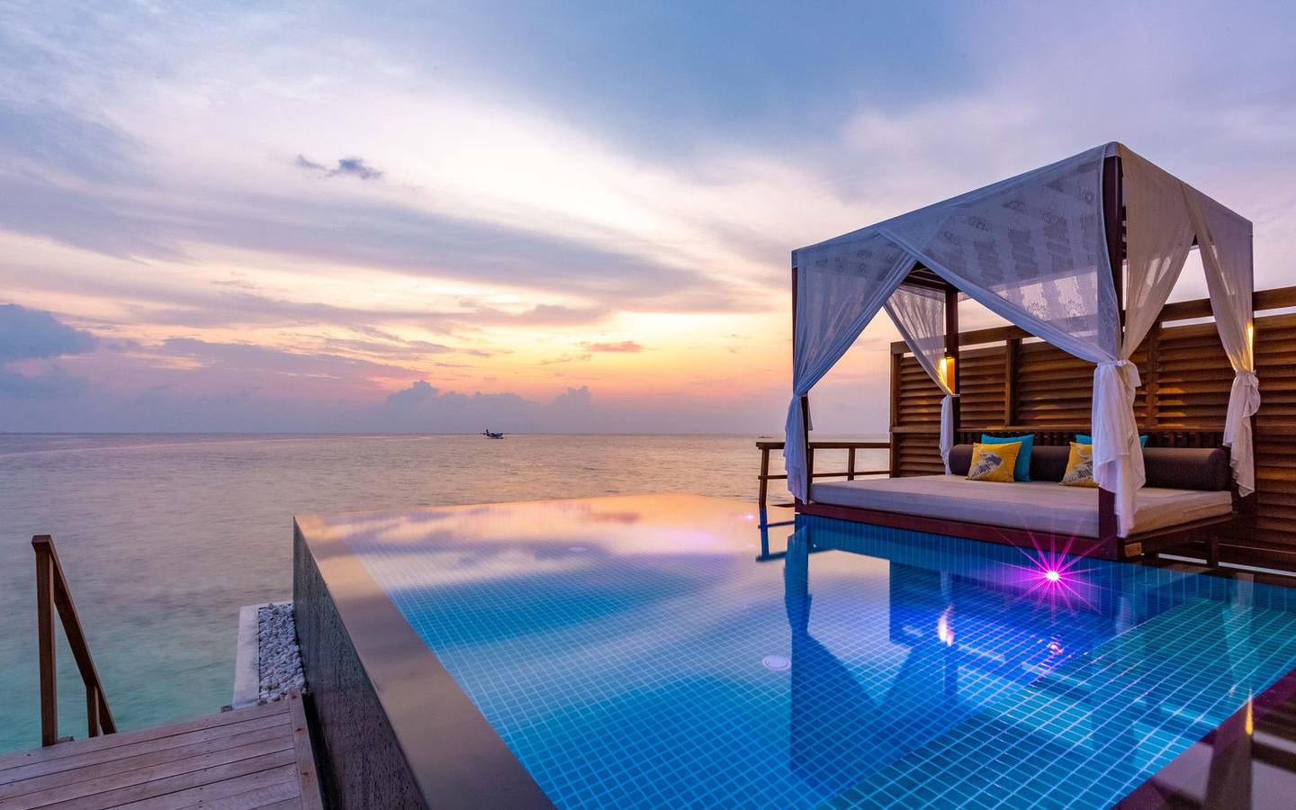 Sunset Ocean Pool Villa