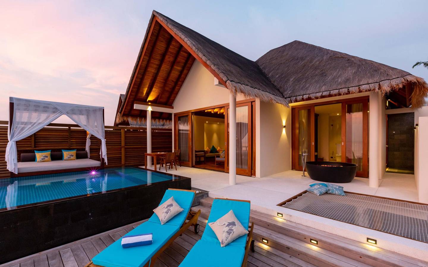 Sunset Ocean Pool Villa