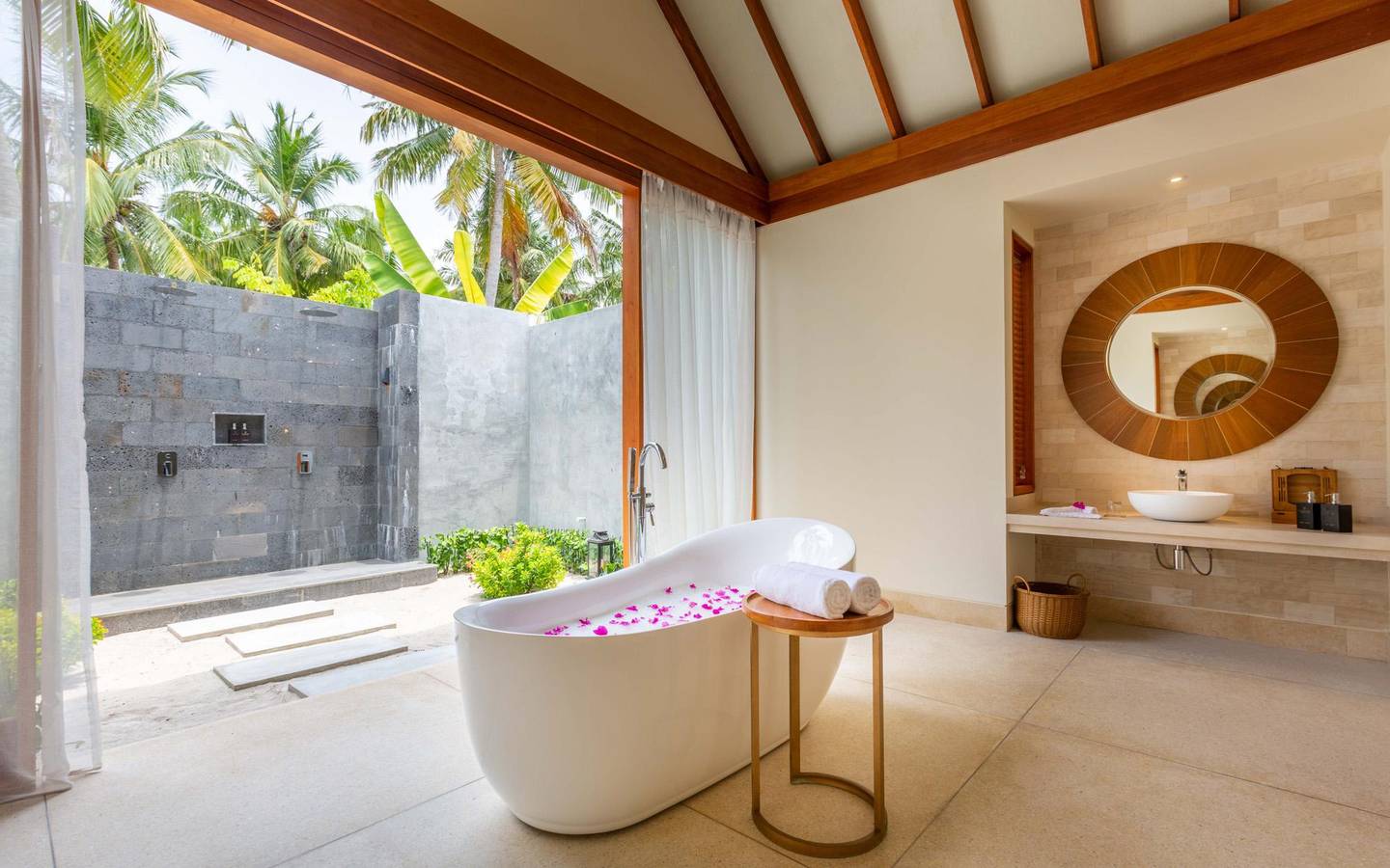 Furaveri - Two Bedroom Beach Residence with Pool - Badewanne
