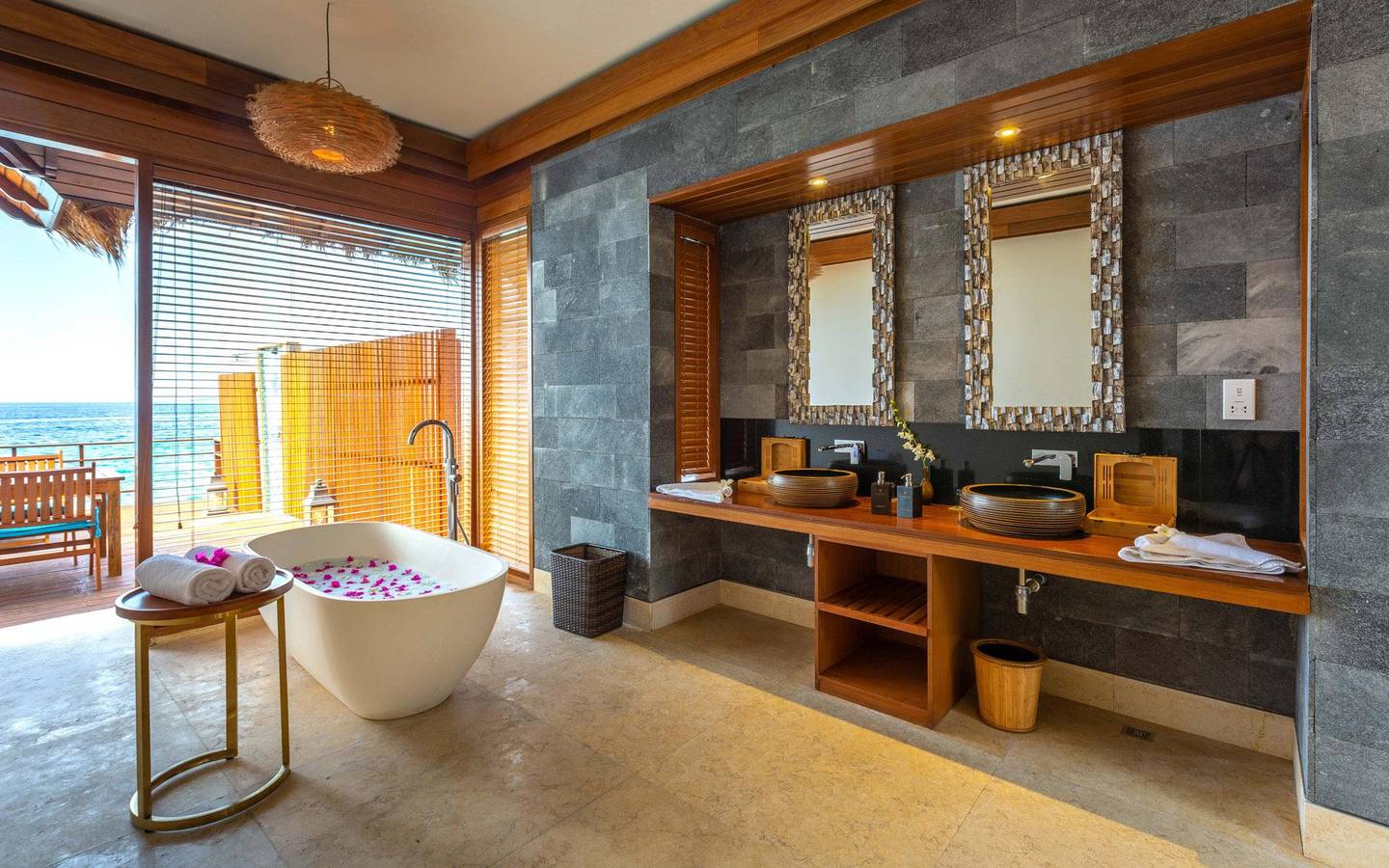 Two-Bedrooms Reef Residence with Pool - 2. Bad