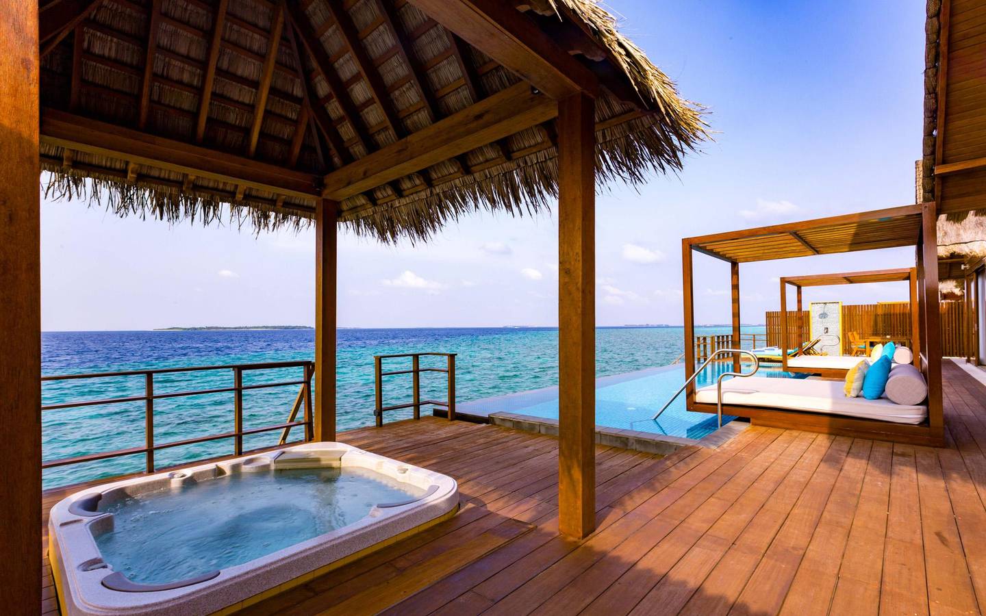 Two-Bedrooms Reef Residence with Pool - Jacuzzi