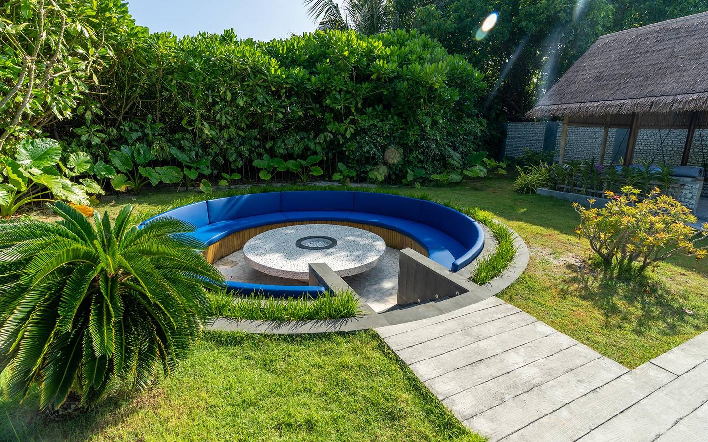 Furaveri - Two Bedroom Velaa Luxury Residence with Pool - Round Table