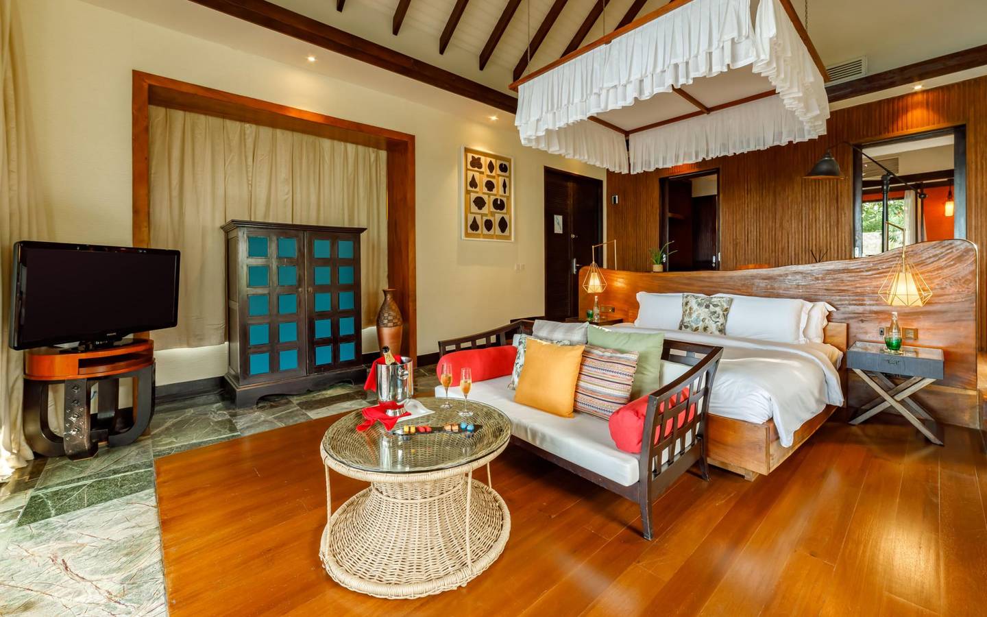 Ozen_Reserve_Bolifushi-Earth-Pool-Villa-Wohnraum