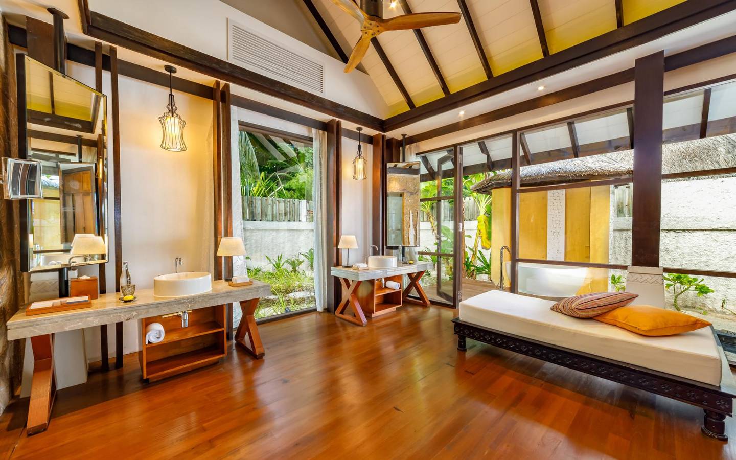 OZEN-Reserve-Bolifushi-Earth-Pool-Villa-Sunset_Aerial-Bathroom