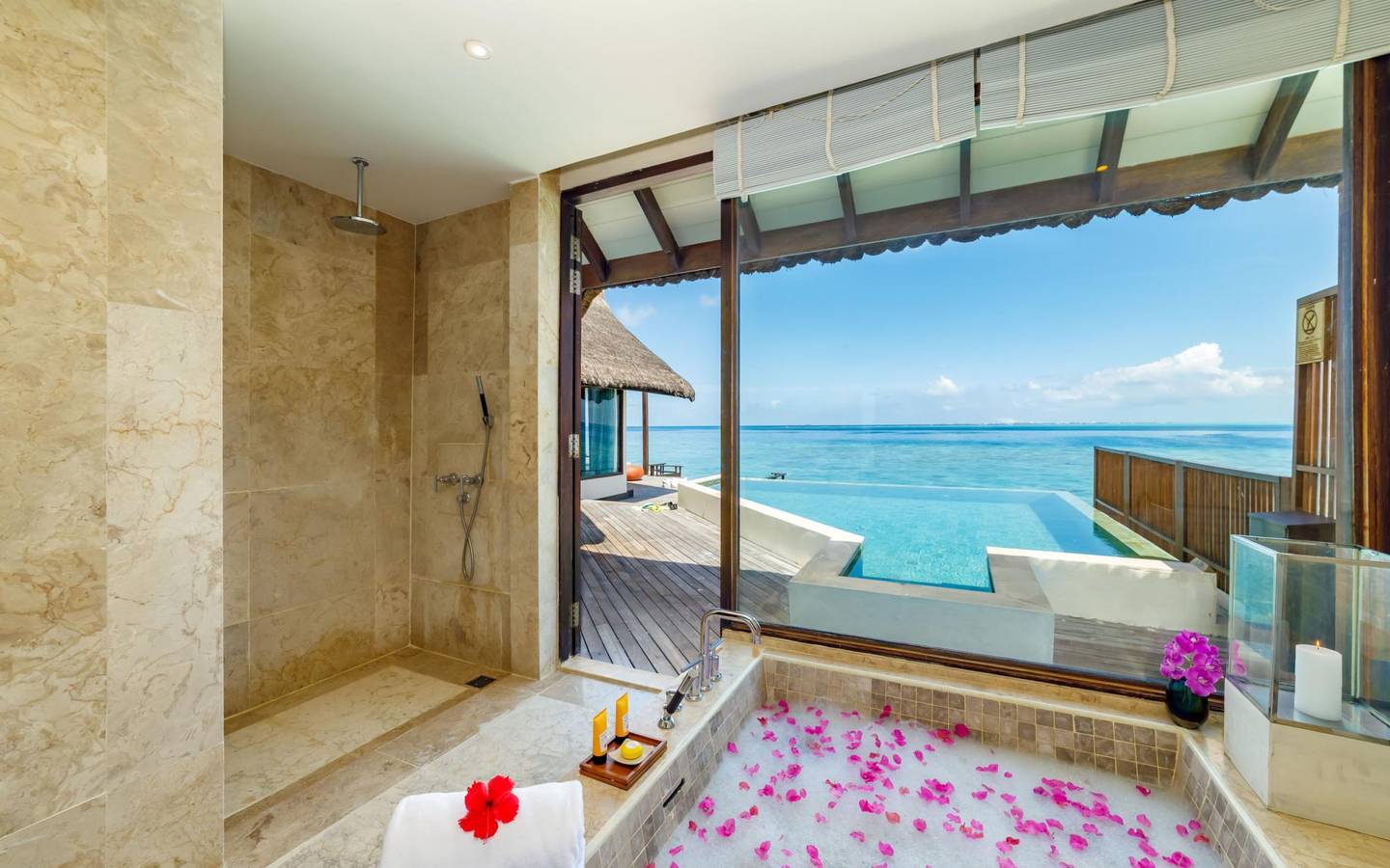 Ozen_Reserve_Bolifushi_Ocean-Pool-Suite-Bathroom