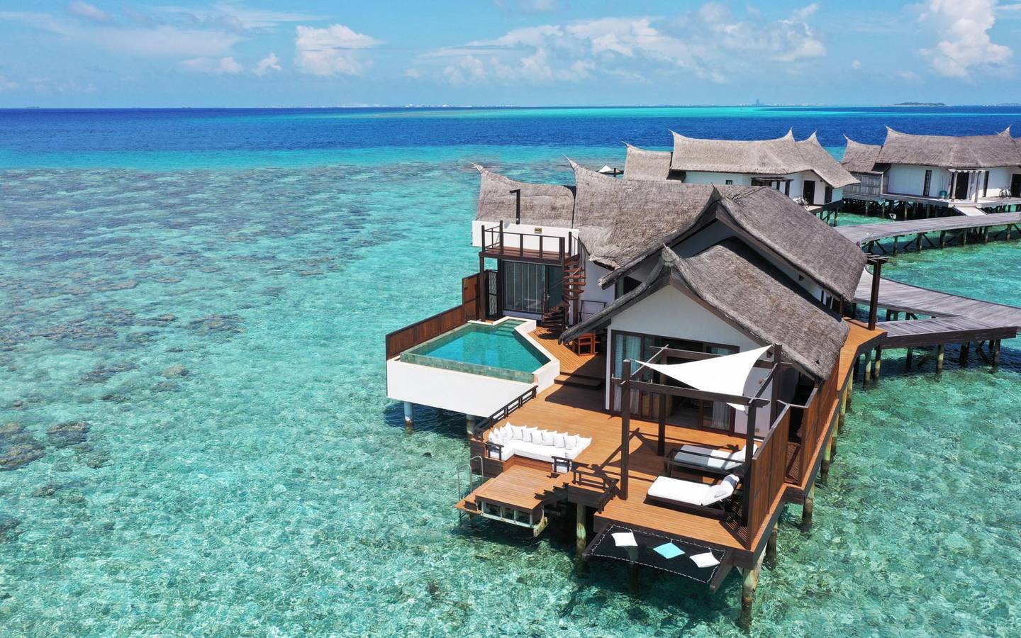 Ozen_Reserve_Bolifushi_Ocean-Pool-Suite-Aerial