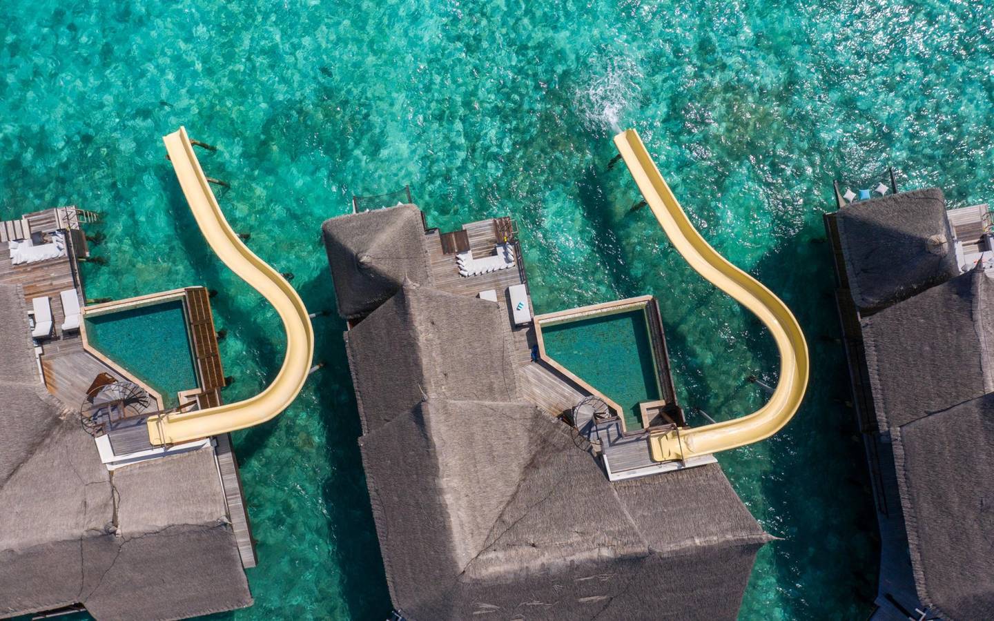 Ozen-Reserve-Bolifushi-Ocean-Pool-Suite-with-Slide-Luftaufnahme
