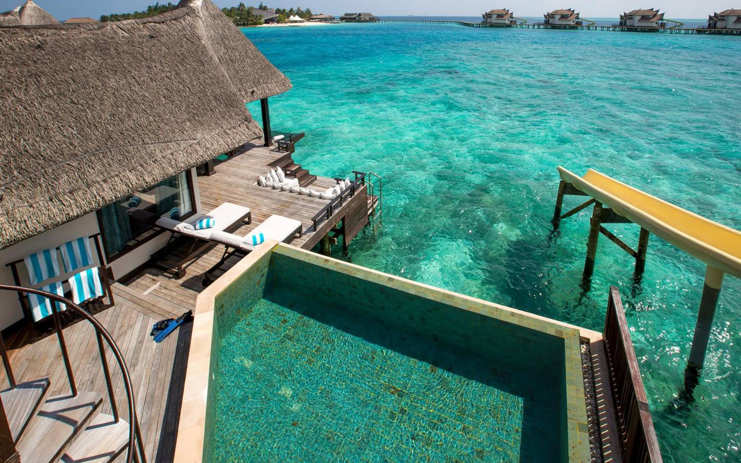 Ozen-Reserve-Bolifushi-Ocean-Pool-Suite-with-Slide-Pool-und-Rutsch-Aerial