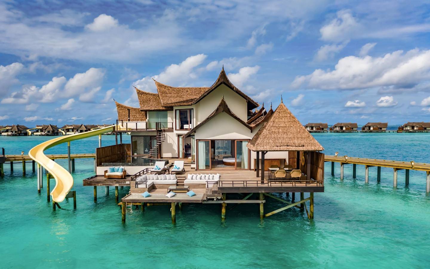 Ozen-Reserve-Bolifushi-Ocean-Pool-RESERVE-with-Slide-2|BR-Außenansicht-Aerial