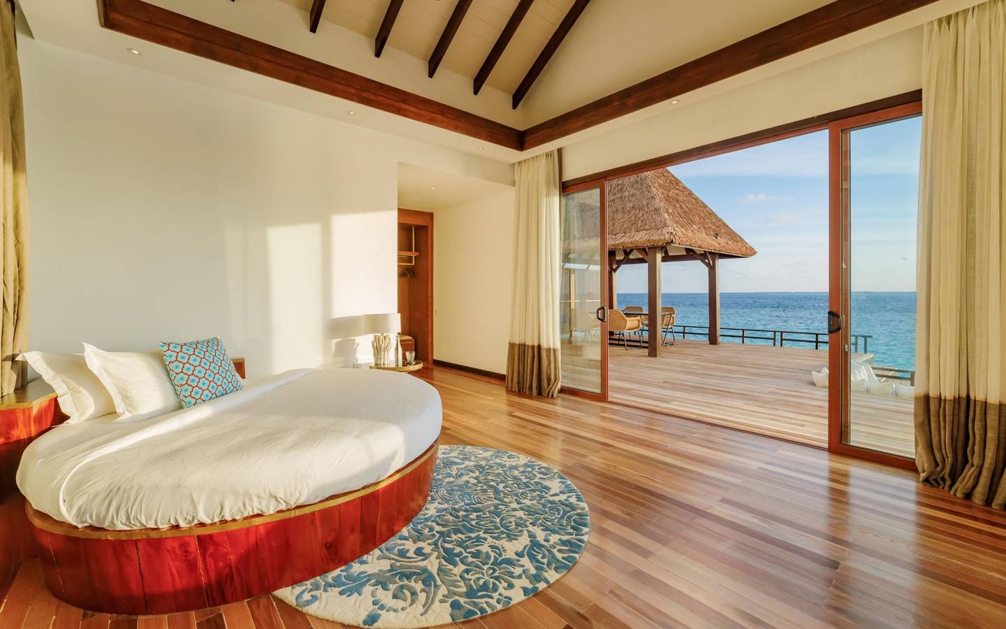 Ozen-Reserve-Bolifushi-Ocean-Pool-RESERVE-with-Slide-2|BR-Wohnen