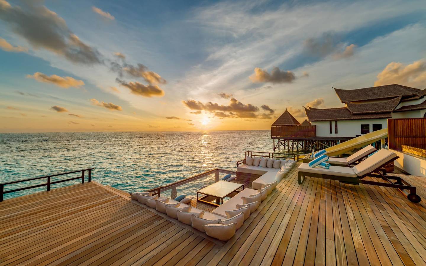 Ozen-Reserve-Bolifushi-Ocean-Pool-RESERVE-with-Slide-2|BR-Terrasse