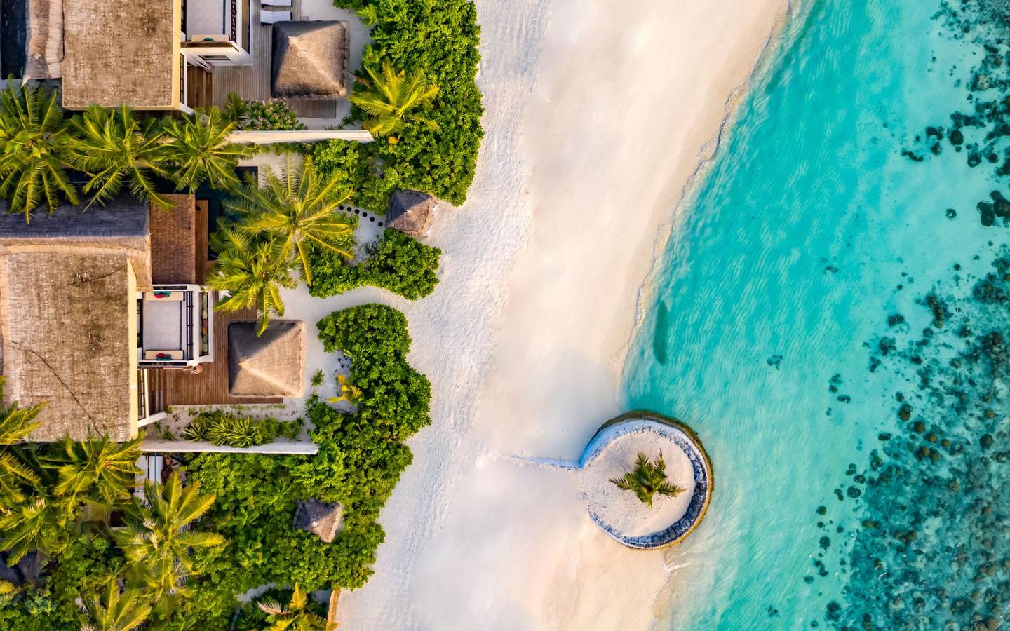 Ozen-Reserve-Bolifushi_Earth_Pool-Reserve_2_BR_Strandabschnitt