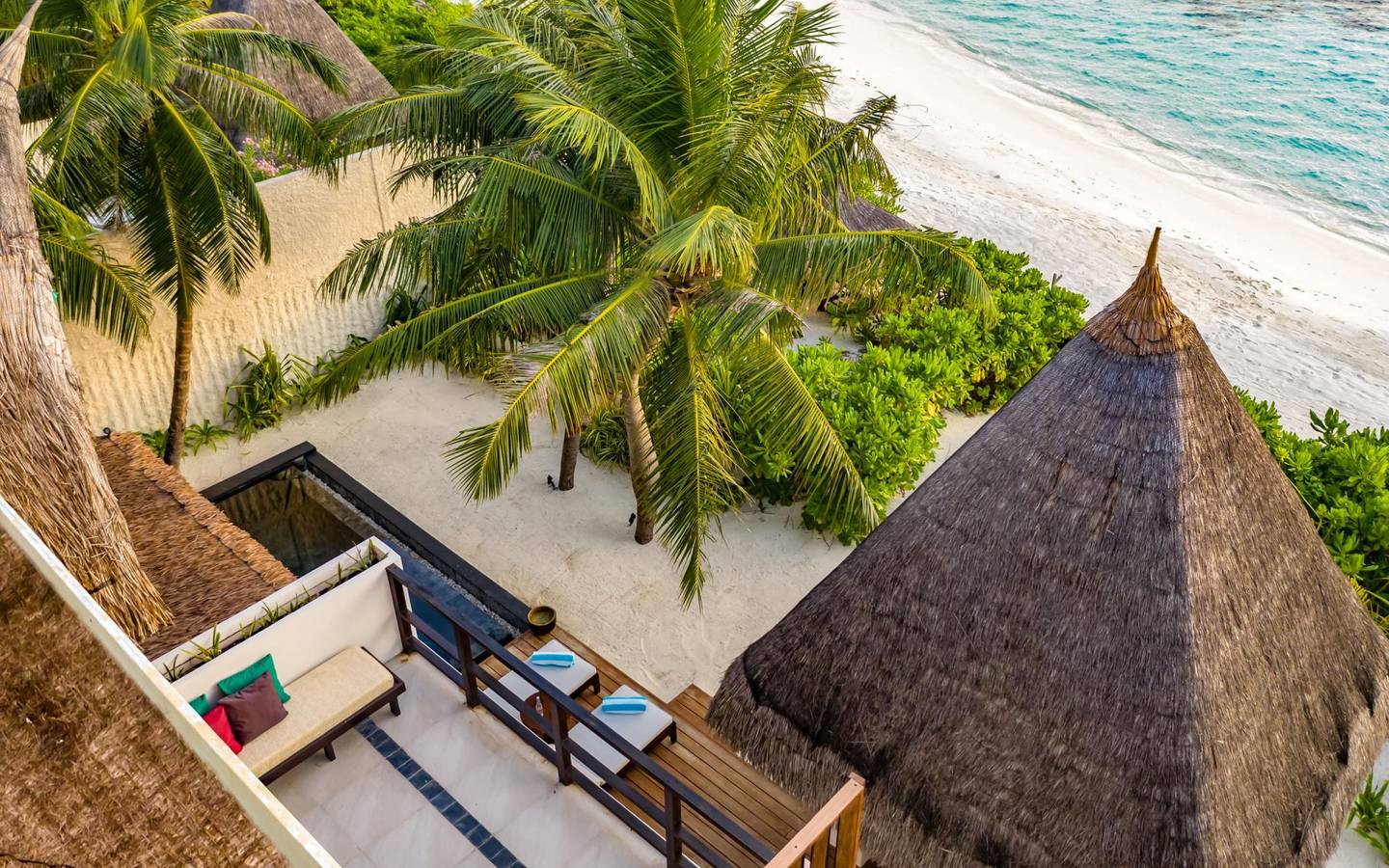 Ozen-Reserve-Bolifushi_Earth_Pool-Reserve_2_BR_Terrasse-von-oben