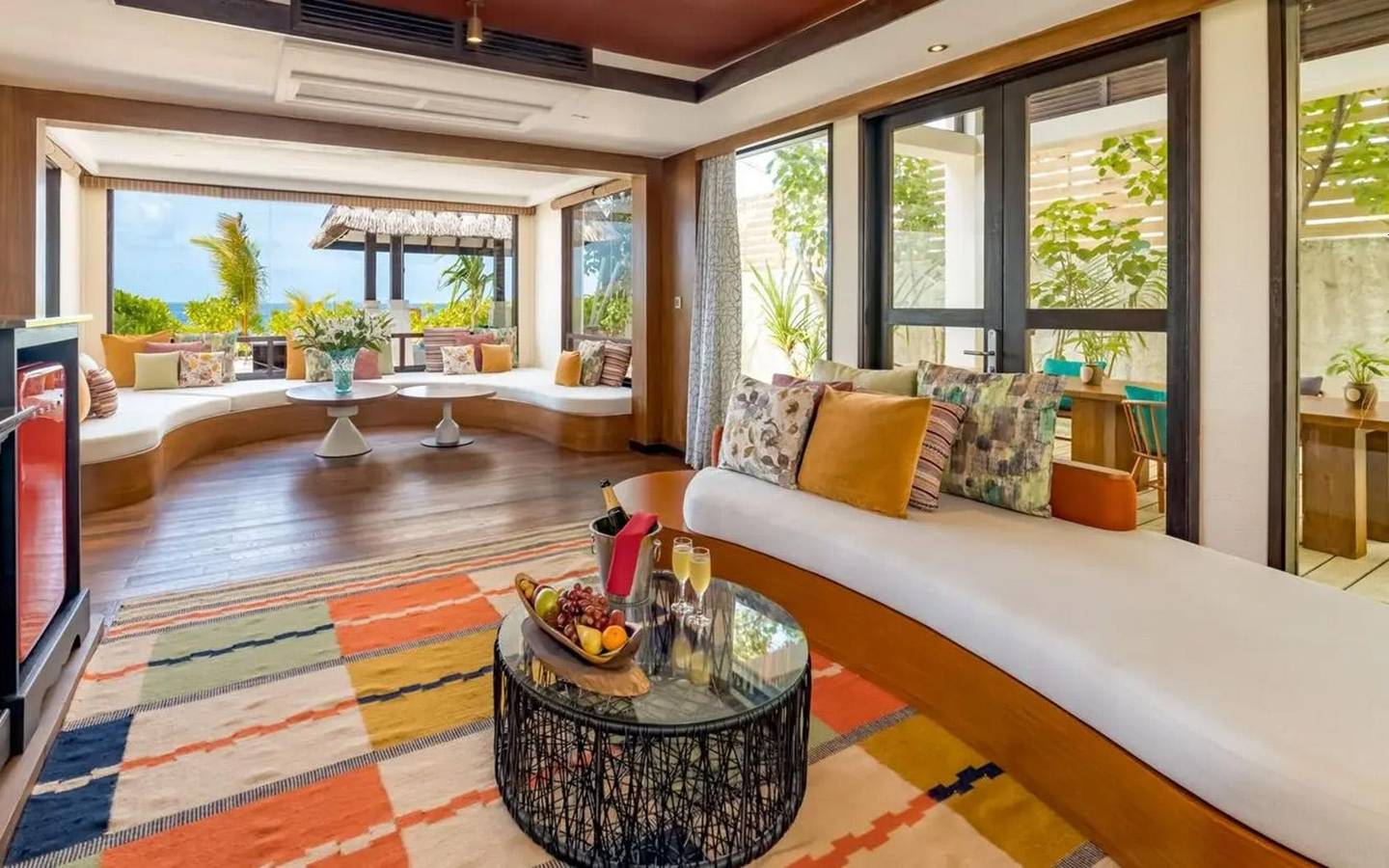 Ozen_Reserve_Bolifushi_Earth_Pool_Reserve_3BR_Interieur