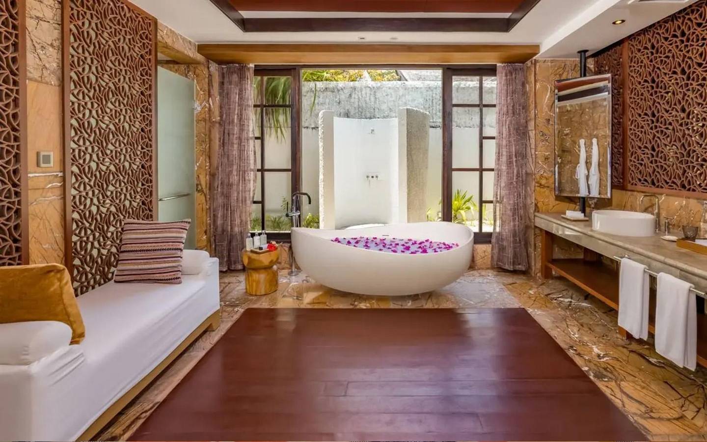 Ozen_Reserve_Bolifushi_Earth_Pool_Reserve_3BR_Badezimmer