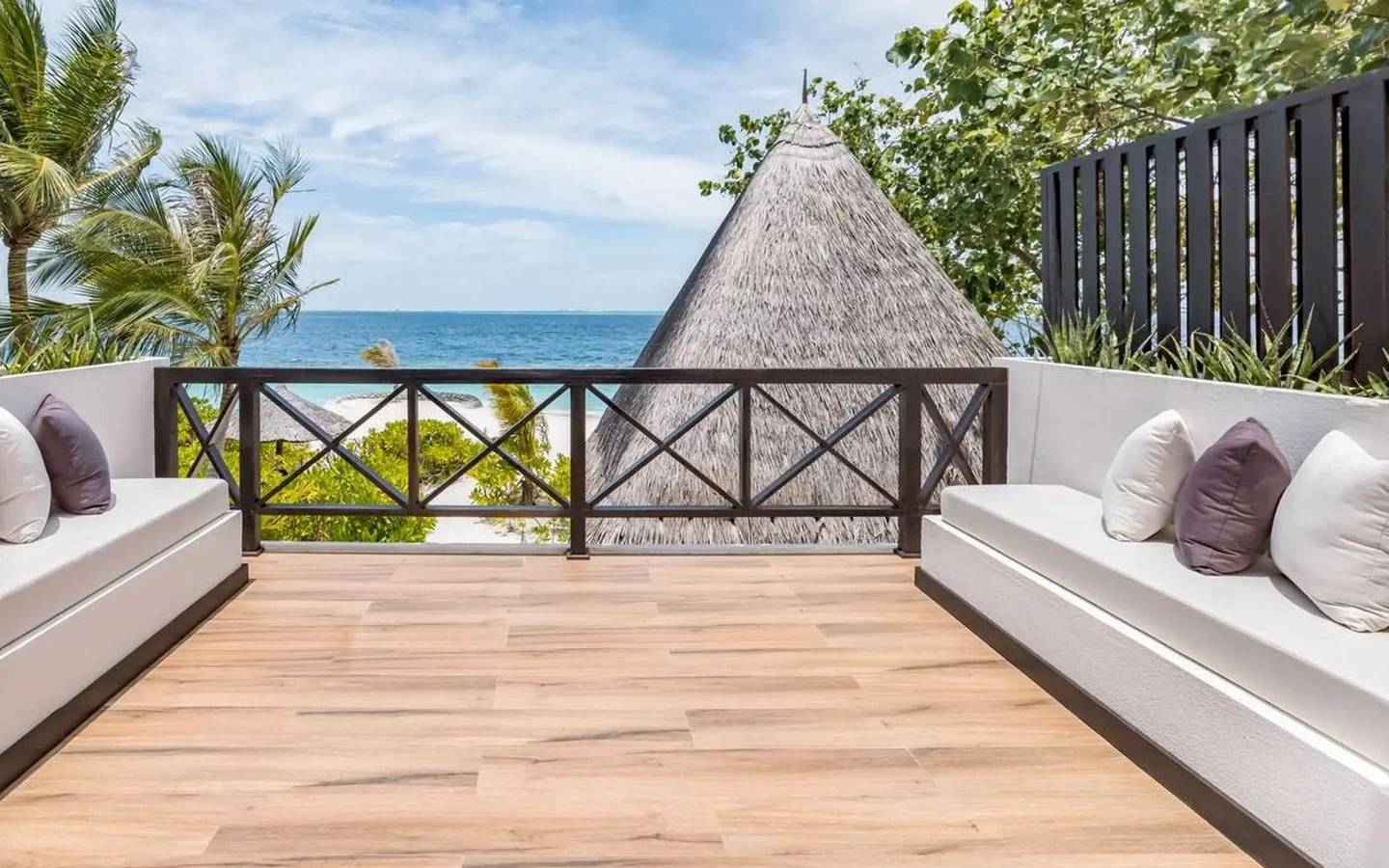 Ozen_Reserve_Bolifushi_Earth_Pool_Reserve_3BR_Terrasse_oben