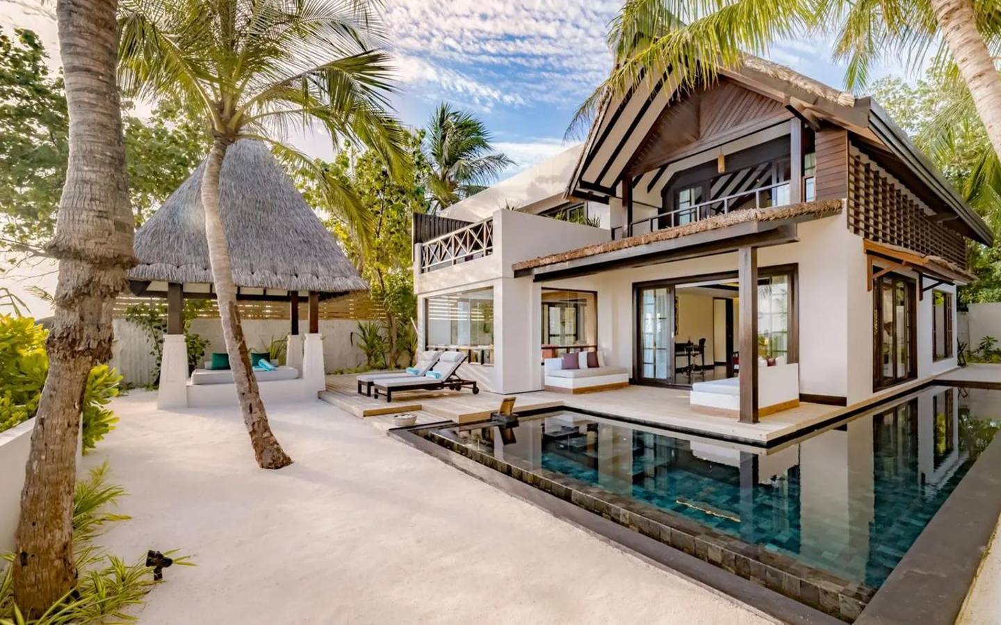 Ozen_Reserve_Bolifushi_Earth_Pool_Reserve_3BR_Außenansicht
