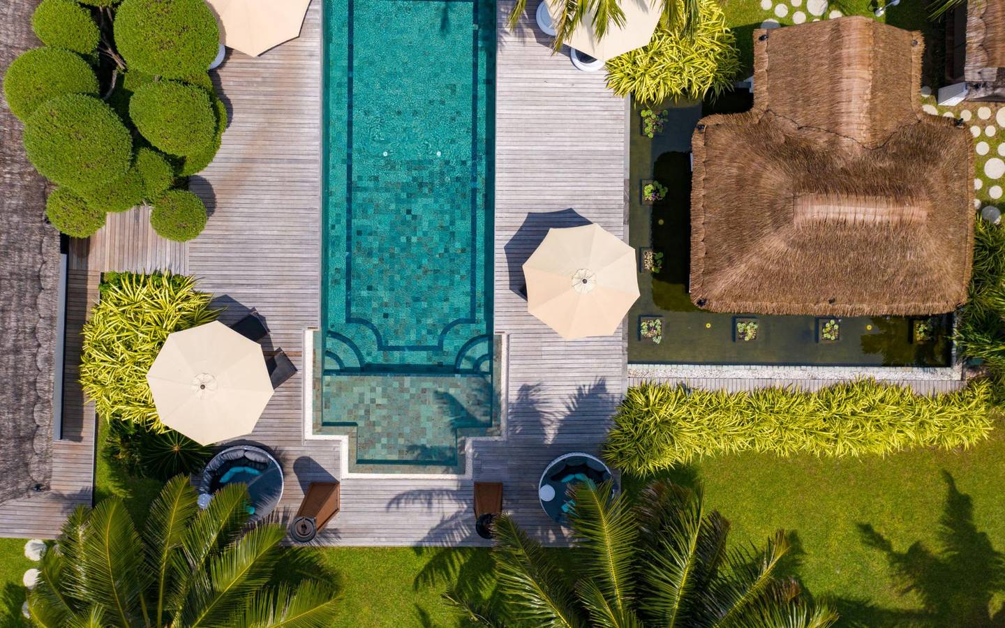 OZEN-Reserve-Bolifushi-Royal-Reserve-Aerial-Pool