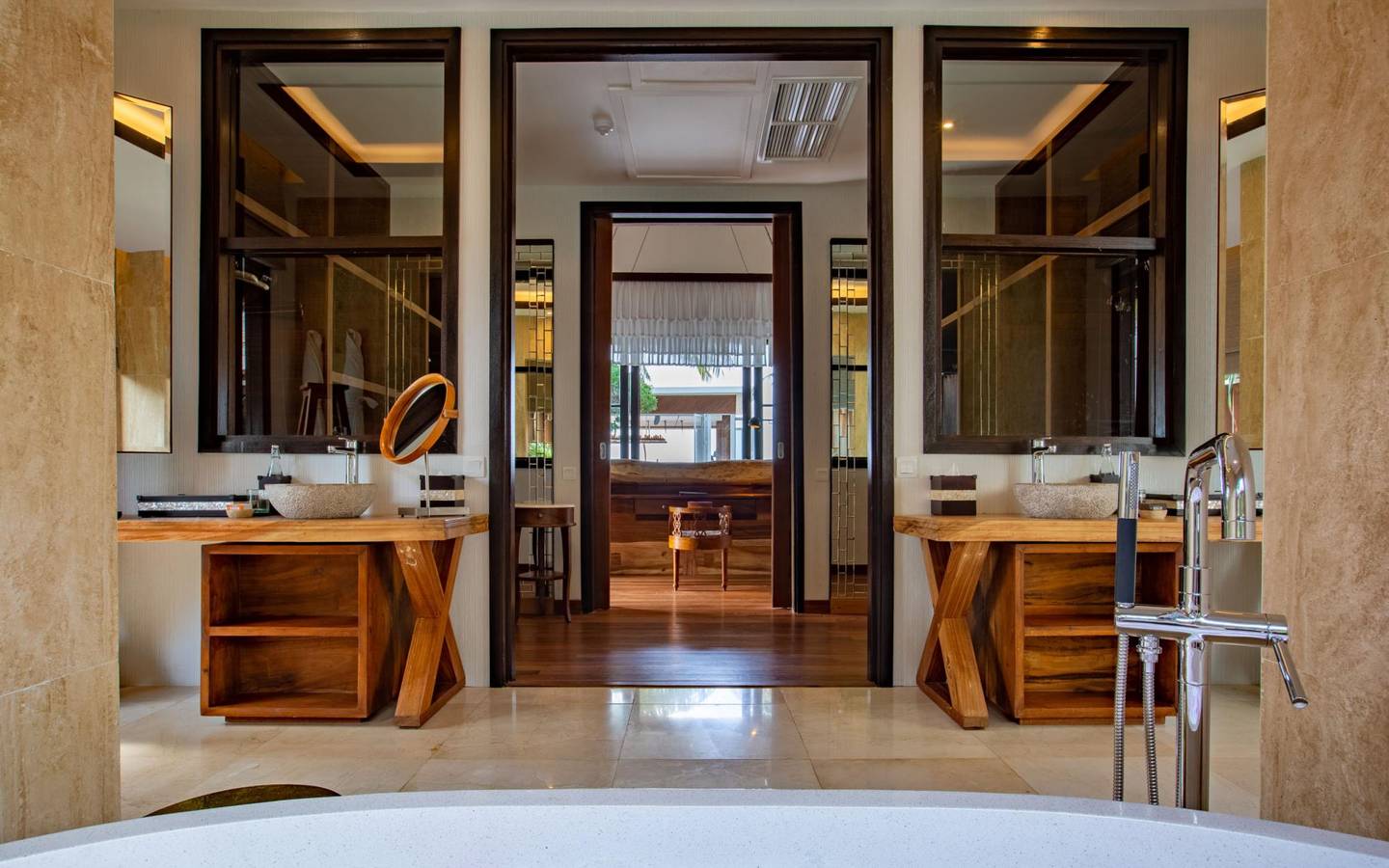 OZEN-Reserve-Bolifushi-Royal-Reserve-Master-Bedroom-Badezimmer-1