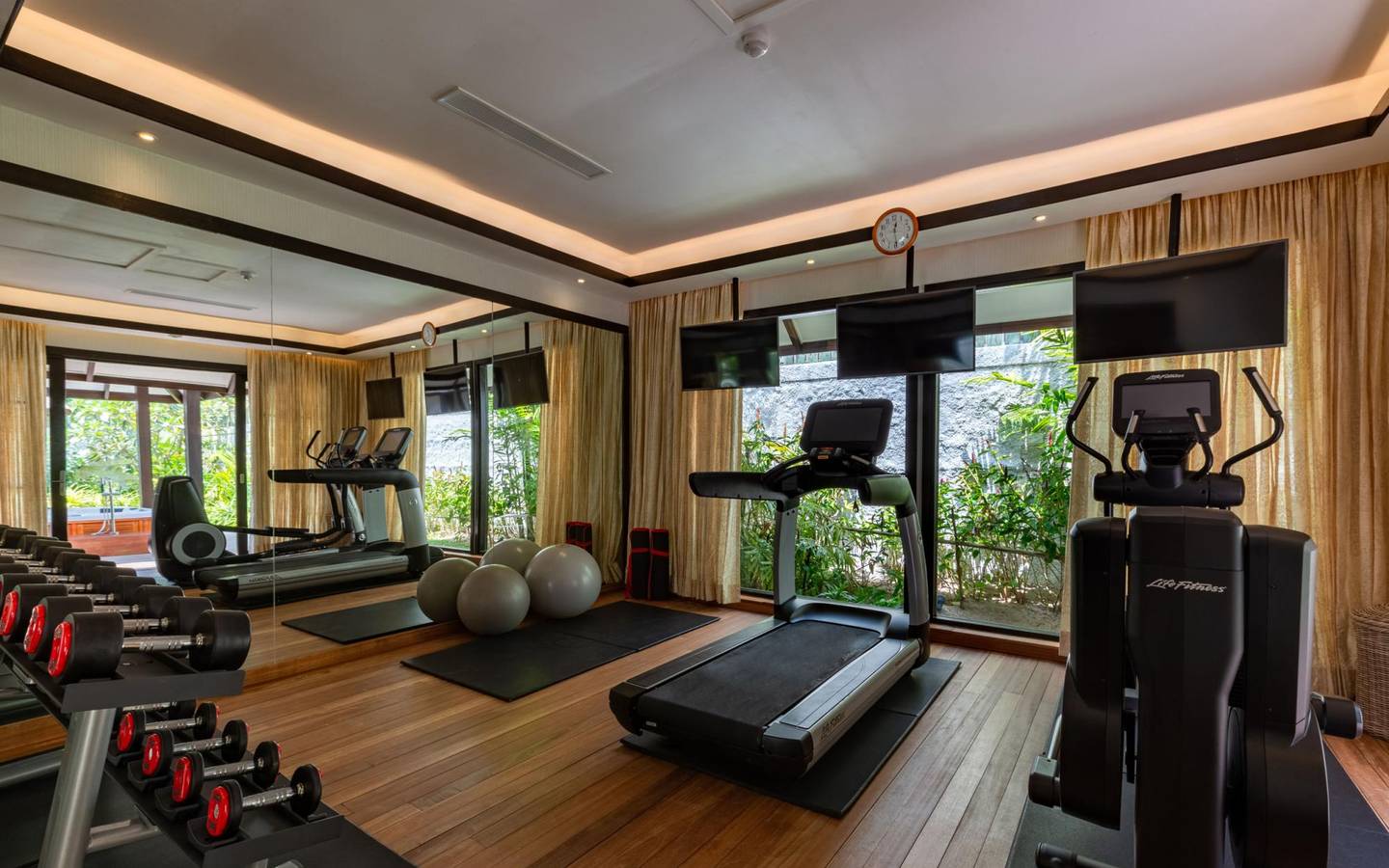 OZEN-Reserve-Bolifushi-Royal-Reserve-Fitnesscenter