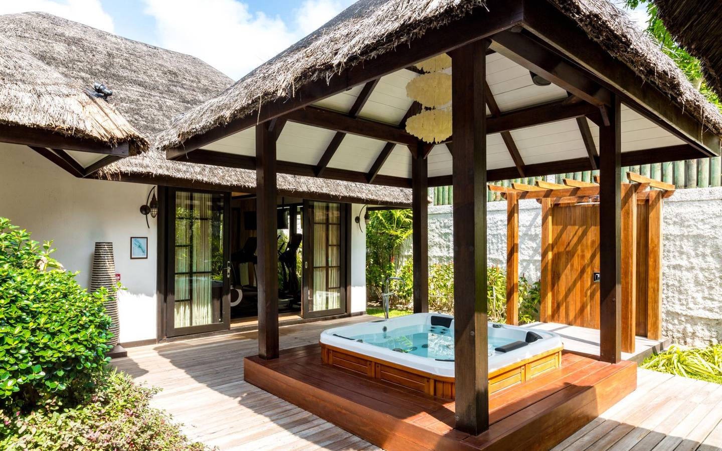 OZEN-Reserve-Bolifushi-Royal-Reserve-Pool