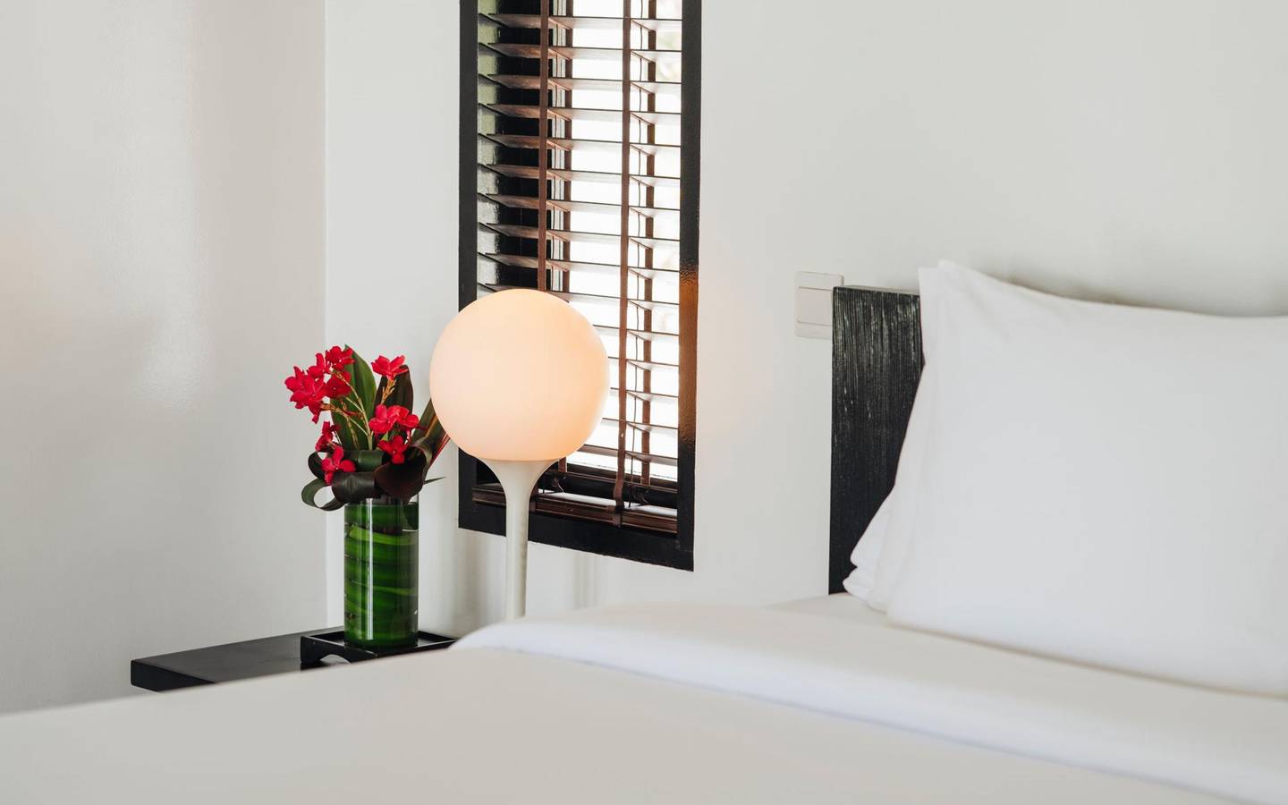 Noku Maldives-Beach-Villa-Schlafzimmer