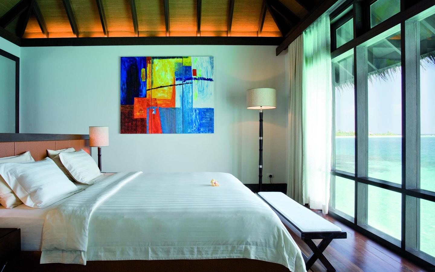 Escape Water Villa with Pool Schlafzimmer