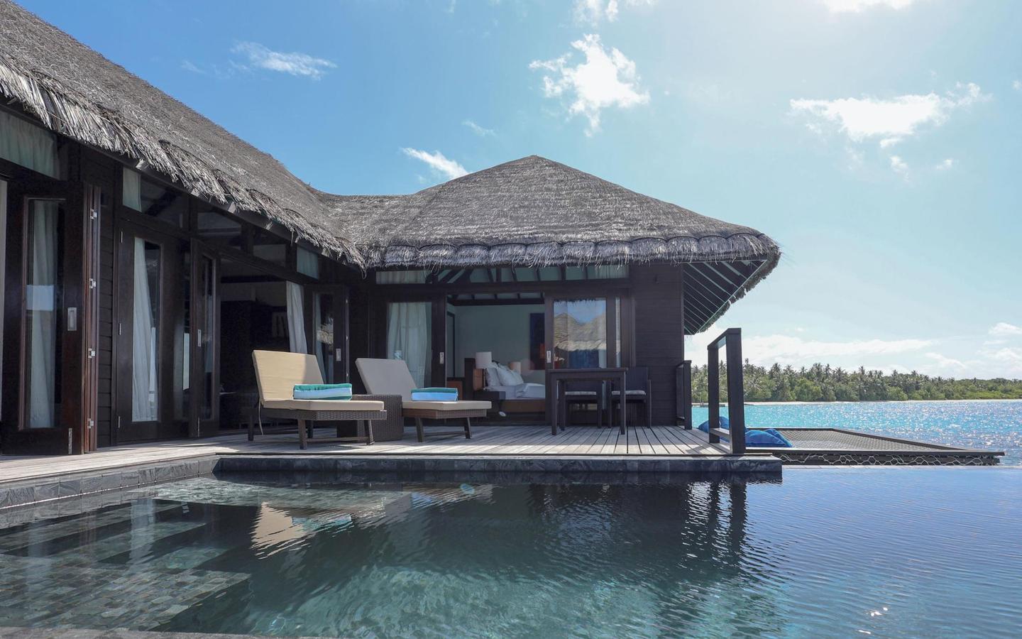 Escape Water Villa with Pool Außenansicht