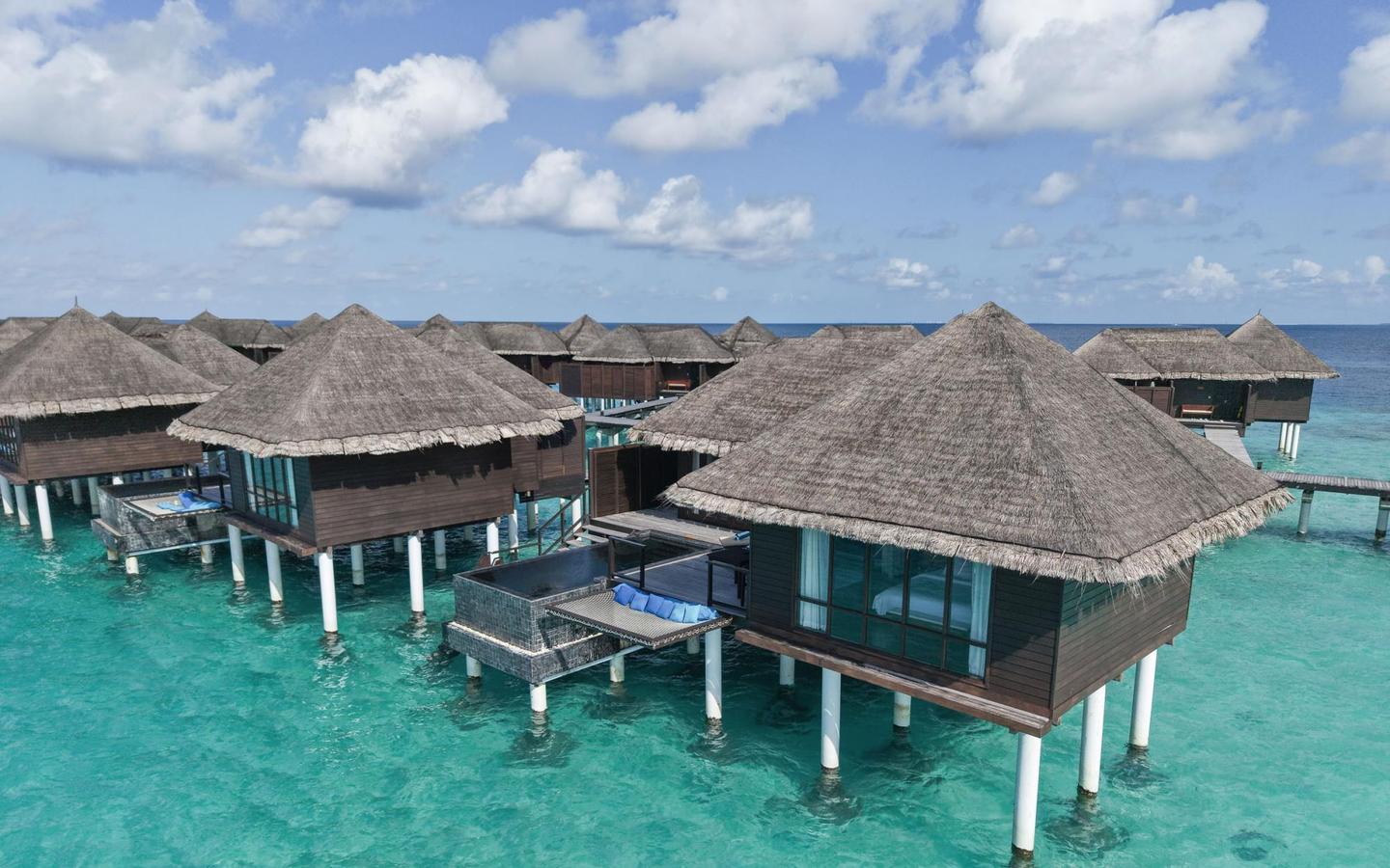Escape-Water-Villa with Pool Außenansicht