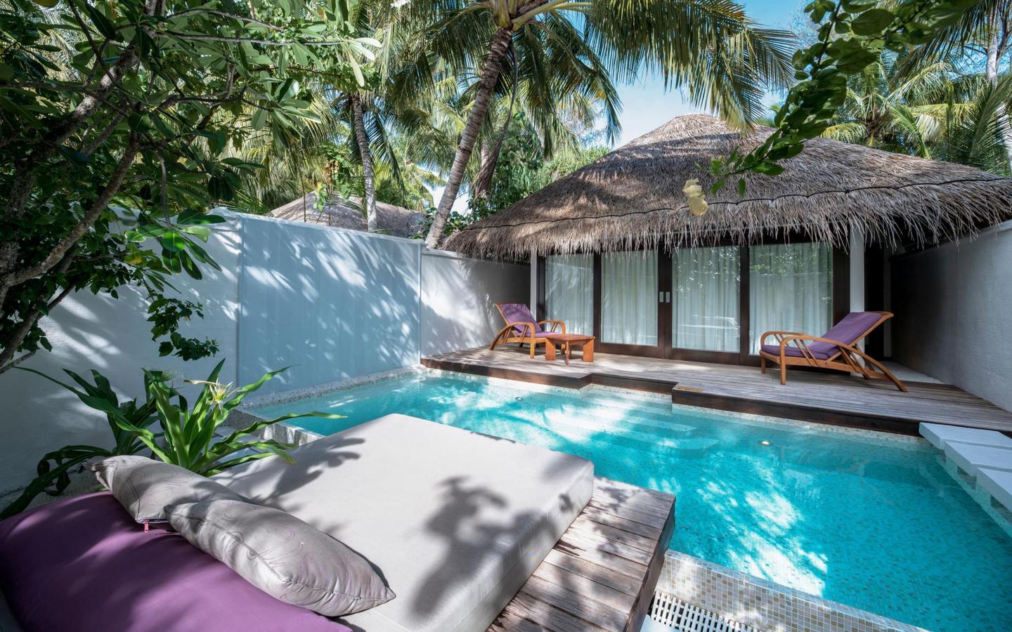 Coco Bodu Hithi, Malediven, Island Villa, Terrasse und Pool