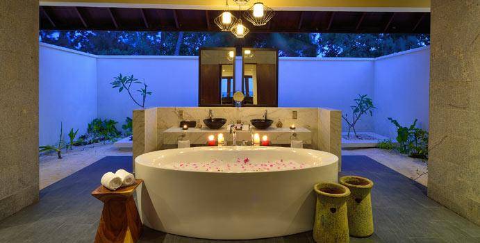 Bad, Sunset Pool Villa, Atmosphere Kanifushi Maldives 