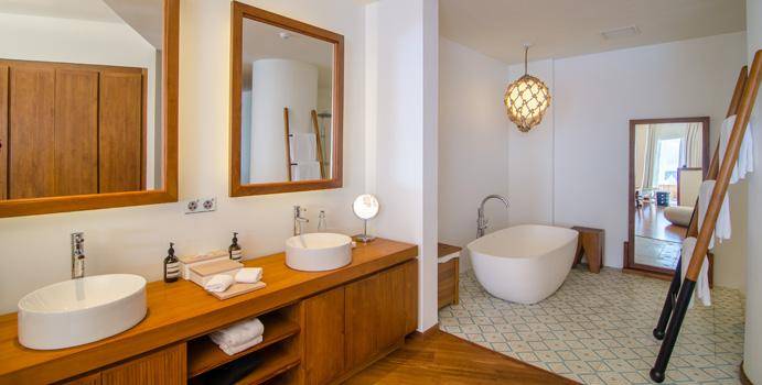 Bad 2 Bedroom Ocean Lagoon House, Amilla Fushi, Malediven