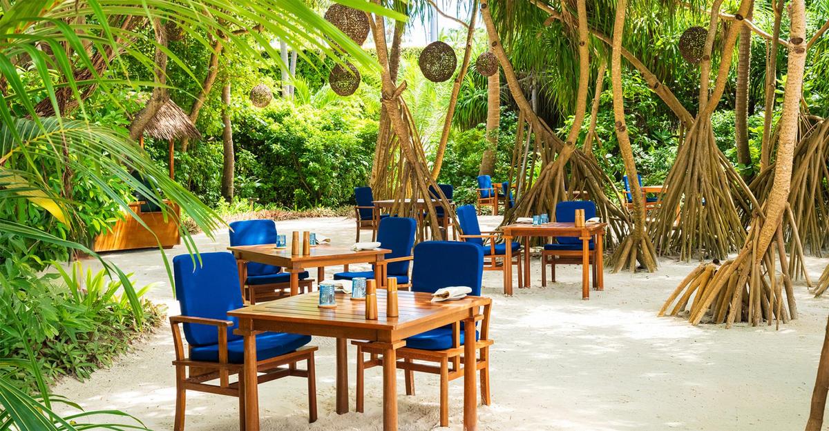 Milaidhoo-Maldives_Azure-Restaurant