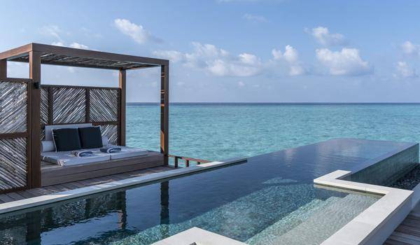 Sunrise Water Villa mit Pool, Four Seasons Resort Maldives