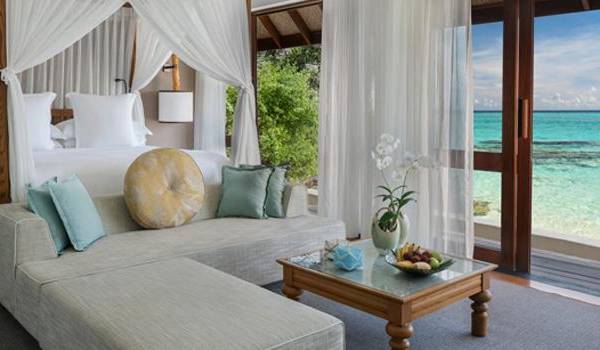 Schlafzimmer, Three Bedroom Land and Ocean Suite, Four Seasons Resort Maldives