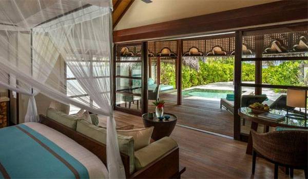 Wohnbereich des Sunrise Beach Bungalow with Pool, Four Seasons Resort Maldives at Kuda Huraa