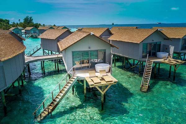 Deluxe Spa Over Water Villa, Frontansicht, Centara Ras Fushi Resort & Spa, Maldives