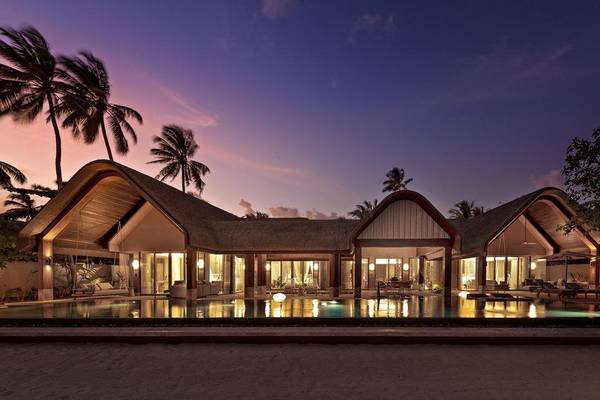 JOALI BEING | Three Bedroom Wellbeing Beach Residence | Ansicht bei Nacht