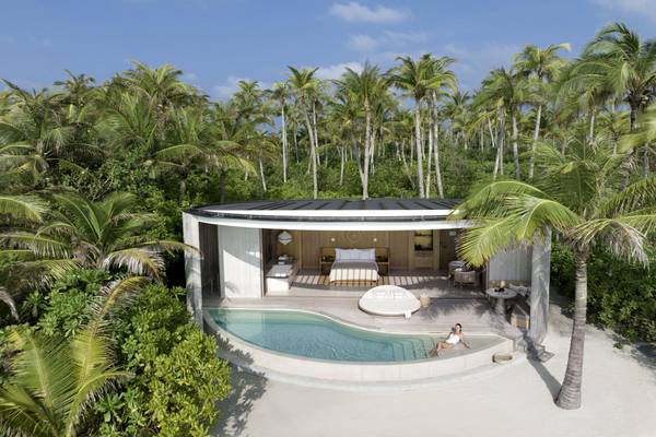 The_Ritz_Carlton_Maldives_Fari_Islands_Beach_Pool_Villa