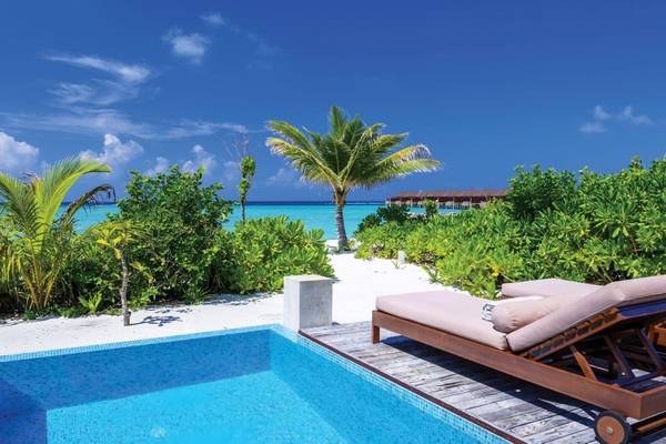 varu-by-atmosphere-maldives-beach-villa-with-pool-view